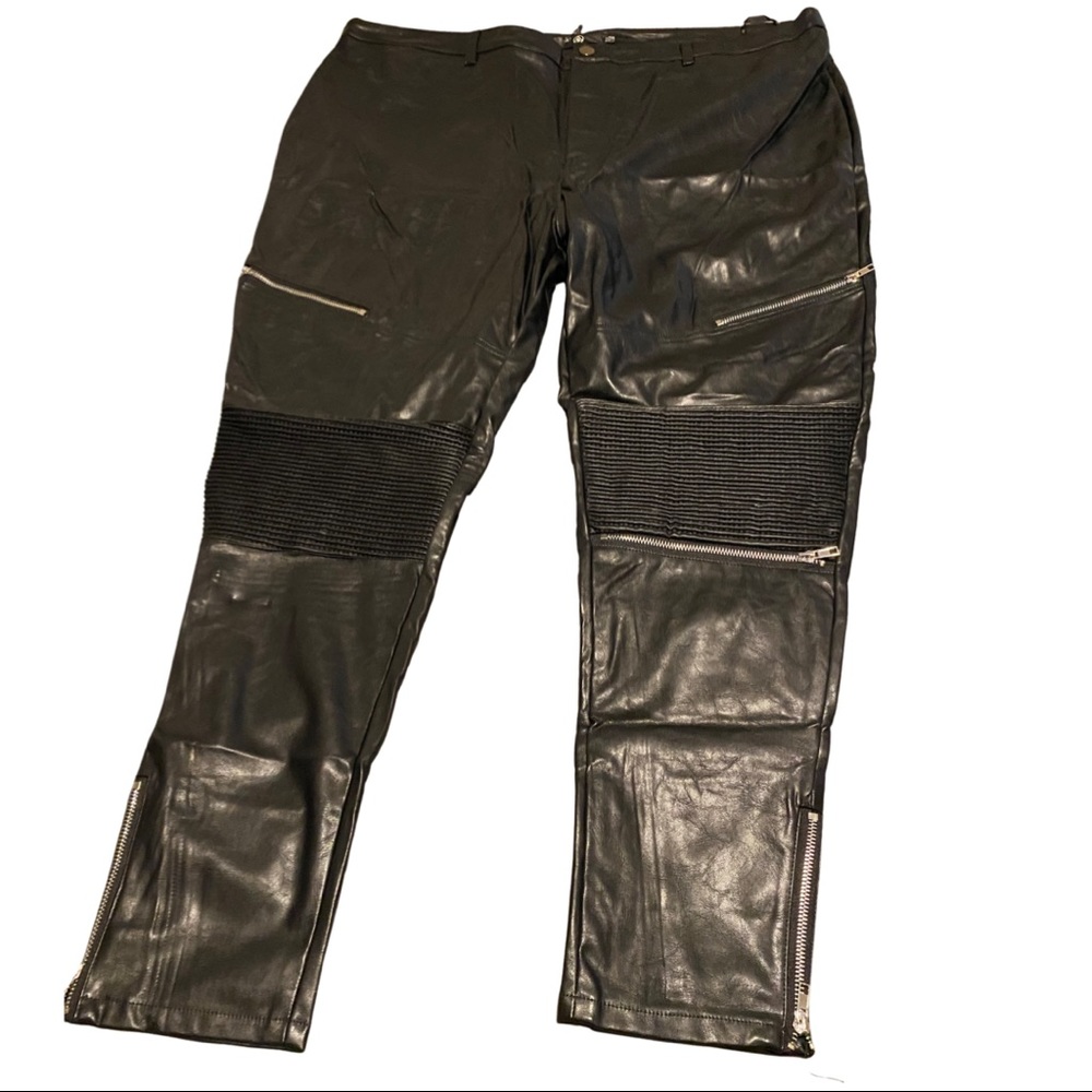 NWT Missguided faux Leather skinny Pants with details at knees & zippers